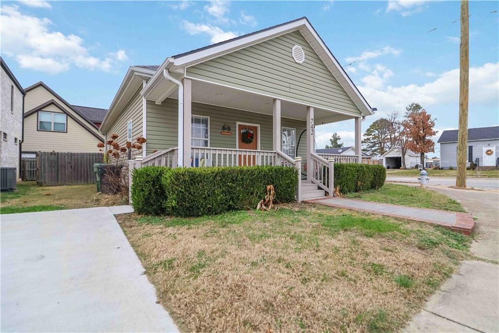 742 N 5th Street, Rogers, AR 72756