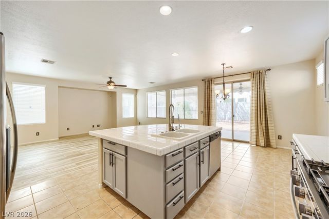 6692 Chariots Path Court, Las Vegas, NV 89142