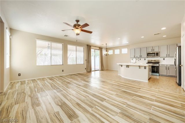 6692 Chariots Path Court, Las Vegas, NV 89142