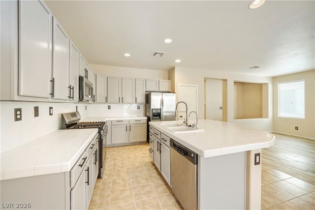 6692 Chariots Path Court, Las Vegas, NV 89142