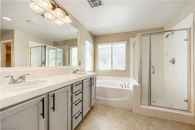 6692 Chariots Path Court, Las Vegas, NV 89142