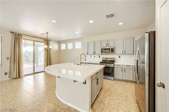 6692 Chariots Path Court, Las Vegas, NV 89142