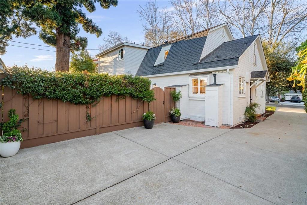 Image 32 of property listing at 1432 Mercer Avenue, San Jose, CA 95125