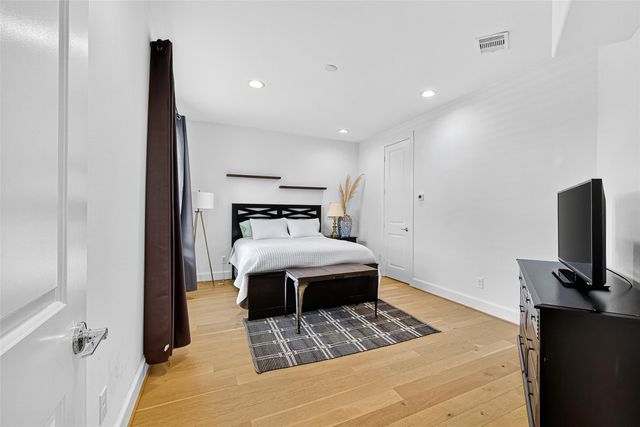 6240 Kansas Street, Houston, TX 77007