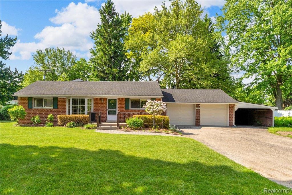 778 Troywood Drive, Troy, MI 48083
