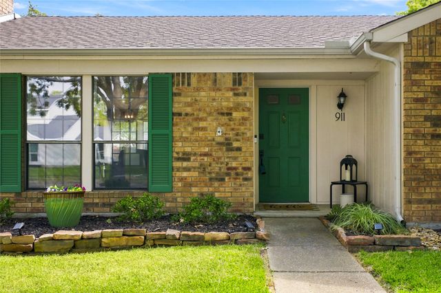 911 Rolling Brook Lane, Coppell, TX 75019