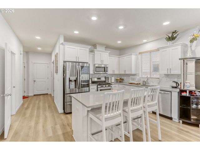 825 S 23RD Ave, Cornelius, OR 97113