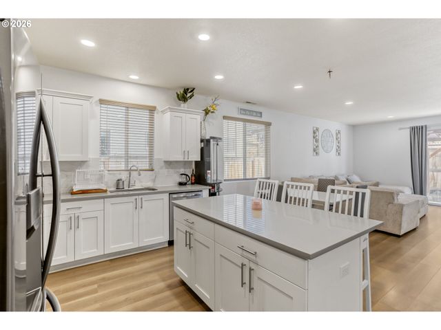 825 S 23RD Ave, Cornelius, OR 97113