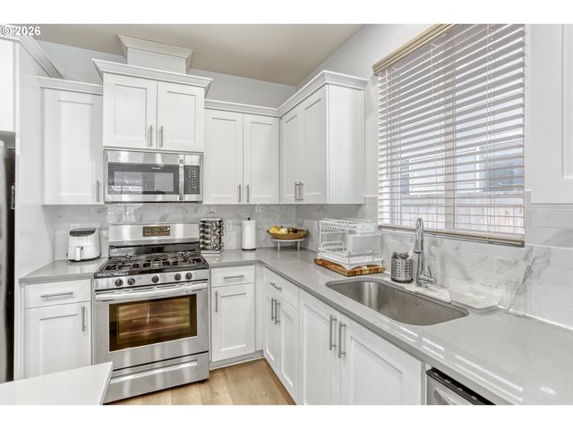 825 S 23RD Ave, Cornelius, OR 97113