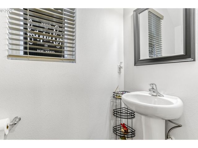 825 S 23RD Ave, Cornelius, OR 97113