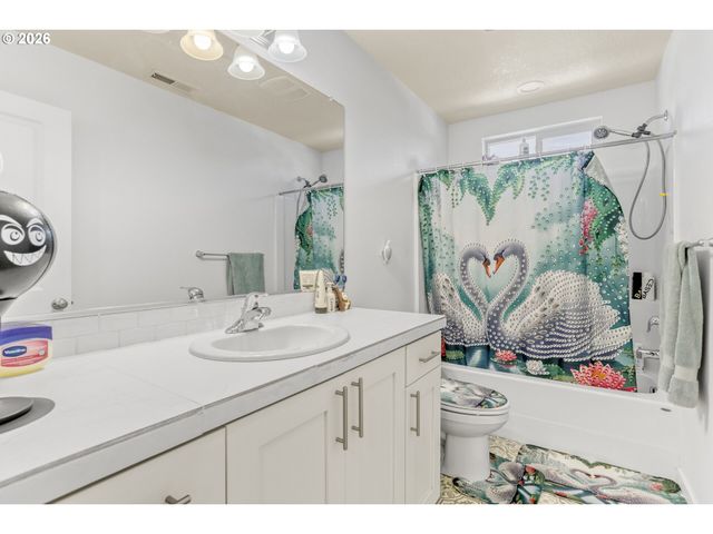 825 S 23RD Ave, Cornelius, OR 97113