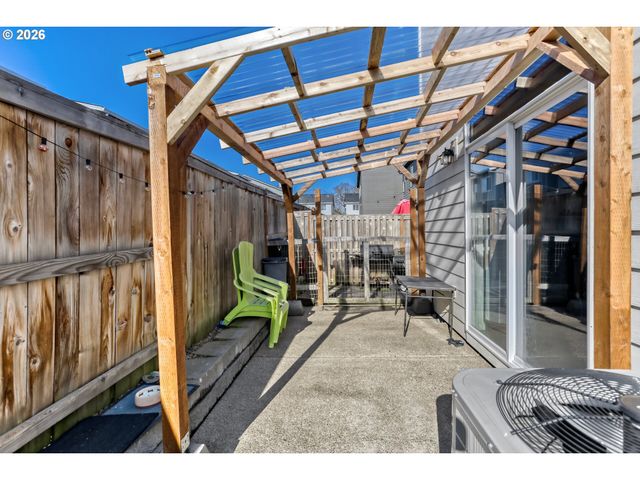 825 S 23RD Ave, Cornelius, OR 97113