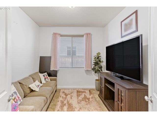 825 S 23RD Ave, Cornelius, OR 97113