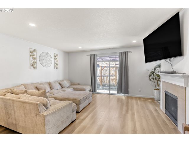 825 S 23RD Ave, Cornelius, OR 97113