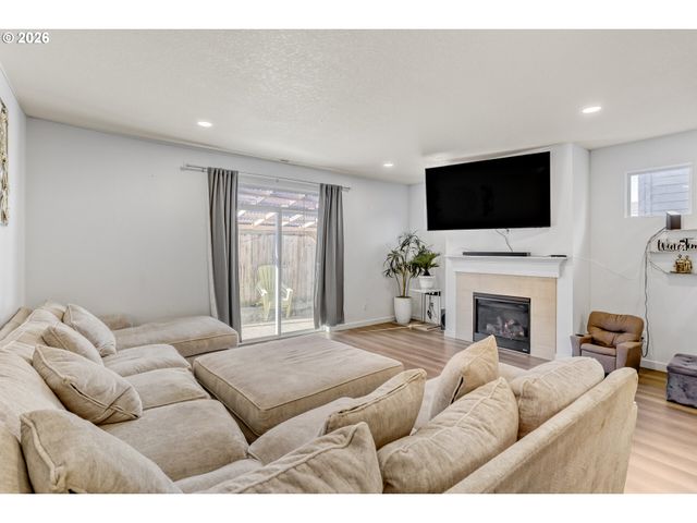 825 S 23RD Ave, Cornelius, OR 97113