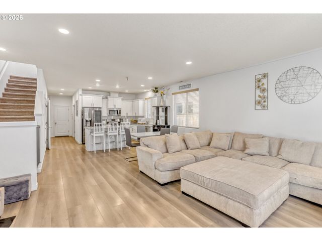 825 S 23RD Ave, Cornelius, OR 97113