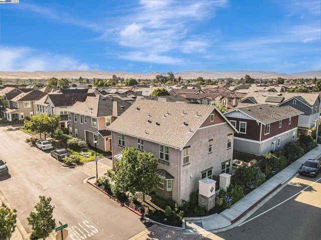 5801 Flora Cmn, Livermore, CA 94551