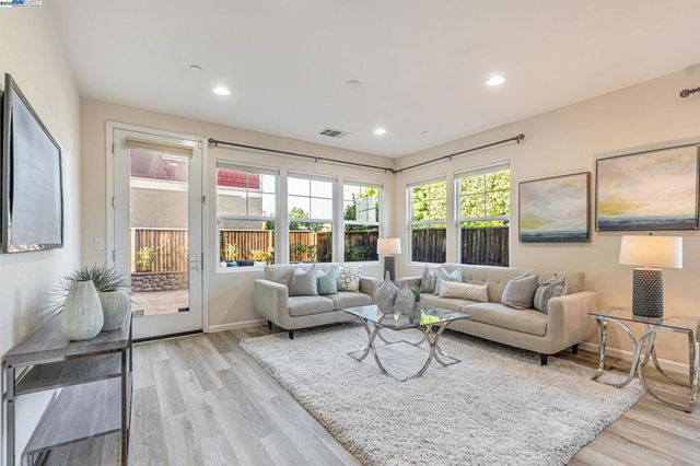 5801 Flora Cmn, Livermore, CA 94551