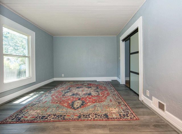 1043 Independence Avenue, Waterloo, IA 50703