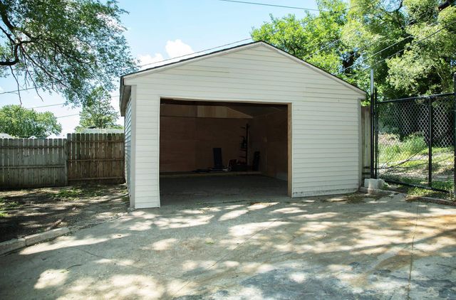 1043 Independence Avenue, Waterloo, IA 50703
