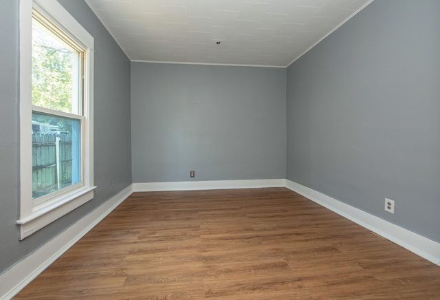 1043 Independence Avenue, Waterloo, IA 50703