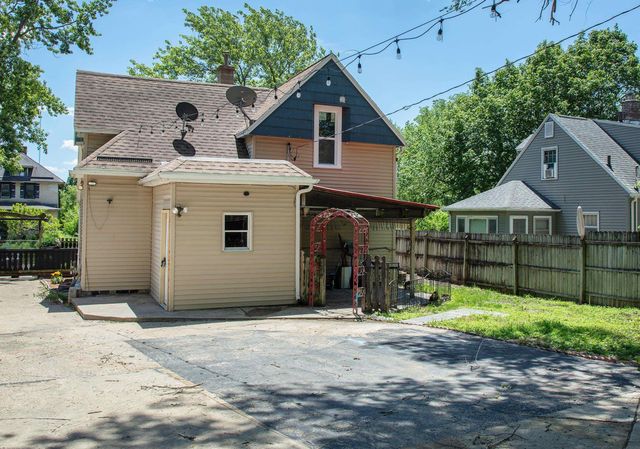 1043 Independence Avenue, Waterloo, IA 50703