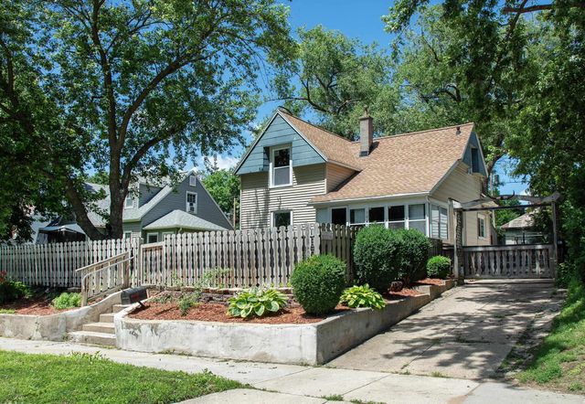 1043 Independence Avenue, Waterloo, IA 50703