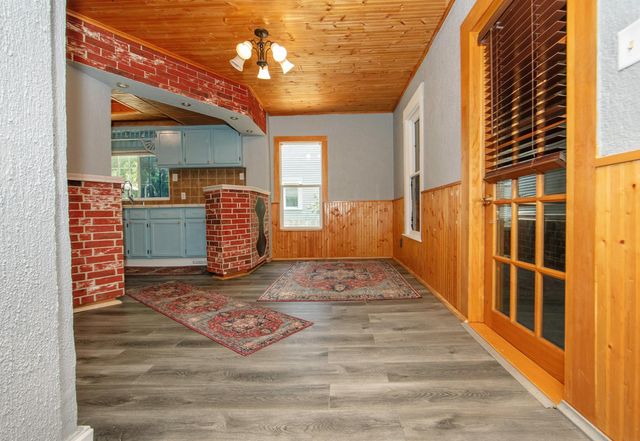1043 Independence Avenue, Waterloo, IA 50703