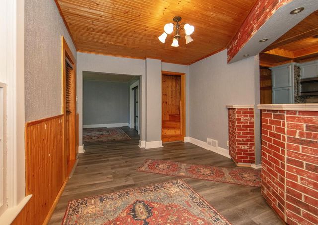 1043 Independence Avenue, Waterloo, IA 50703