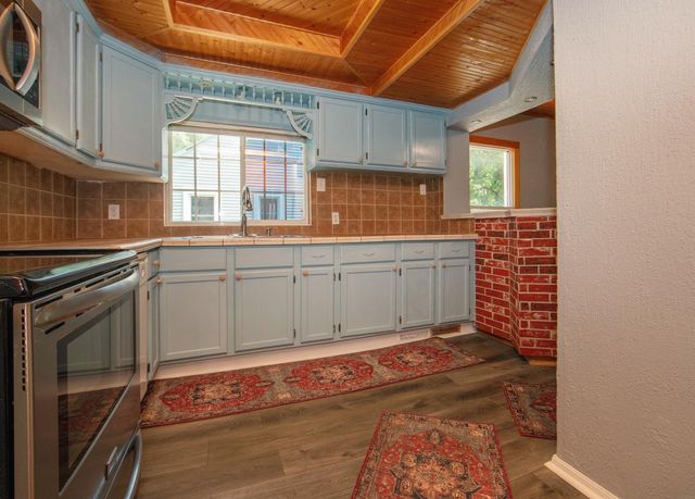 1043 Independence Avenue, Waterloo, IA 50703