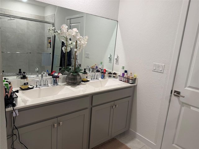 531 NE 6th Place, Florida City, FL 33034