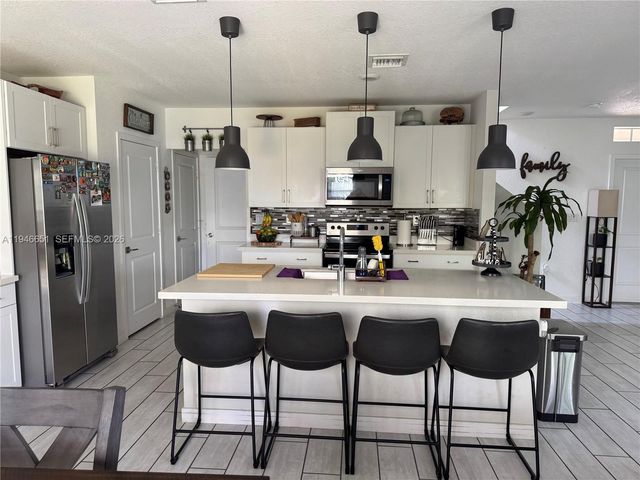 531 NE 6th Place, Florida City, FL 33034