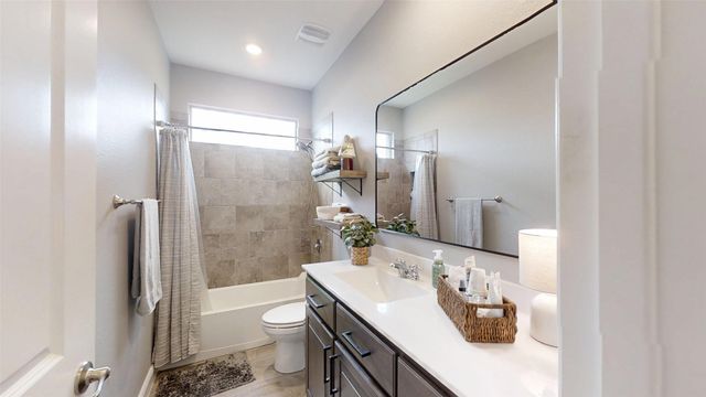1624 Omaha Drive, Granbury, TX 76049