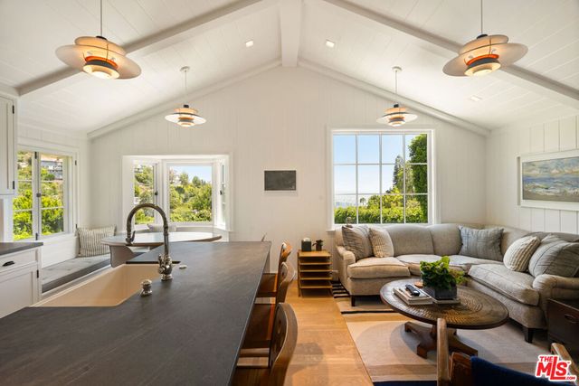 8836 Evanview Drive, West Hollywood, CA 90069