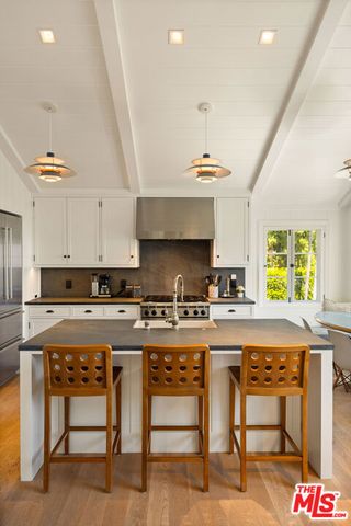 8836 Evanview Drive, West Hollywood, CA 90069