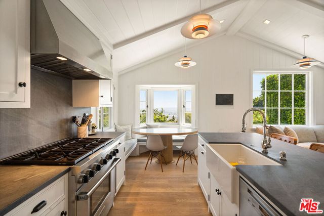 8836 Evanview Drive, West Hollywood, CA 90069