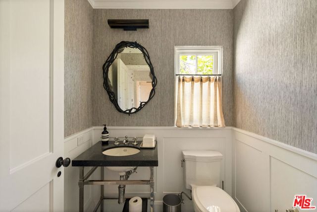 8836 Evanview Drive, West Hollywood, CA 90069