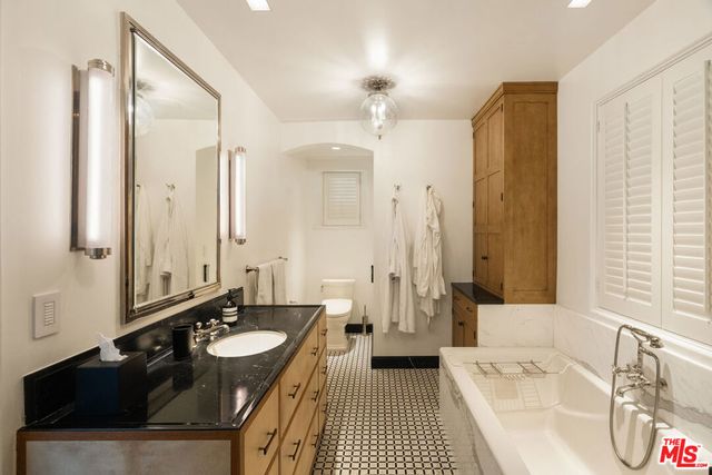 8836 Evanview Drive, West Hollywood, CA 90069