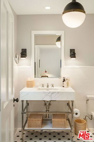 8836 Evanview Drive, West Hollywood, CA 90069