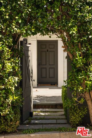 8836 Evanview Drive, West Hollywood, CA 90069