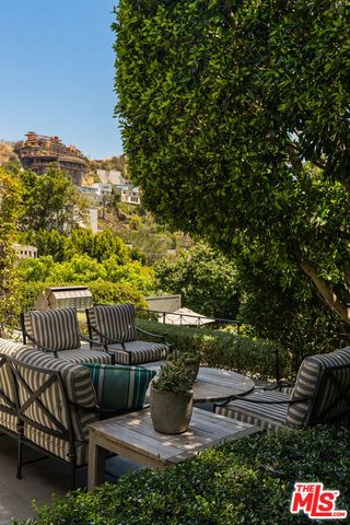 8836 Evanview Drive, West Hollywood, CA 90069