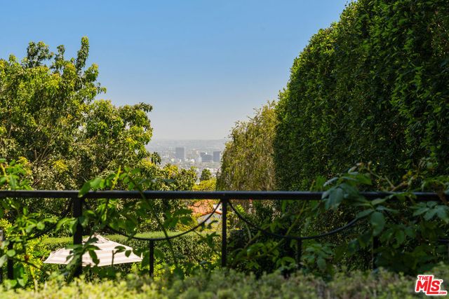 8836 Evanview Drive, West Hollywood, CA 90069