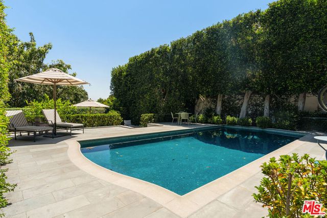8836 Evanview Drive, West Hollywood, CA 90069
