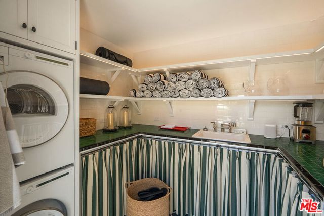 8836 Evanview Drive, West Hollywood, CA 90069