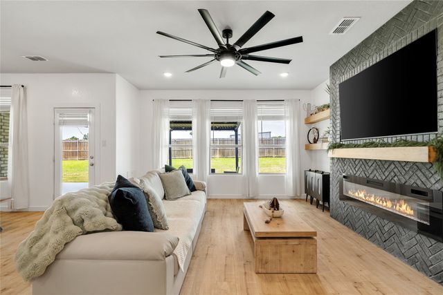 970 Hurstwood Drive, Van Alstyne, TX 75495