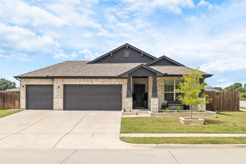 970 Hurstwood Drive, Van Alstyne, TX 75495