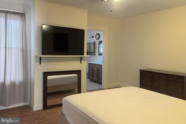 295 N NORTH MAIN STREET, Manahawkin, NJ 08050