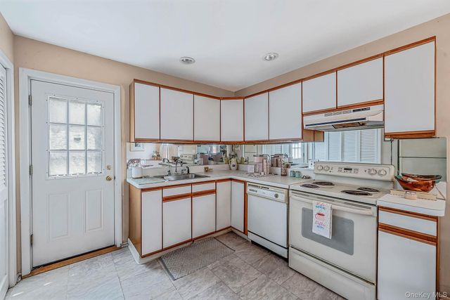 16 Wavecrest Drive, Mastic Beach, NY 11951