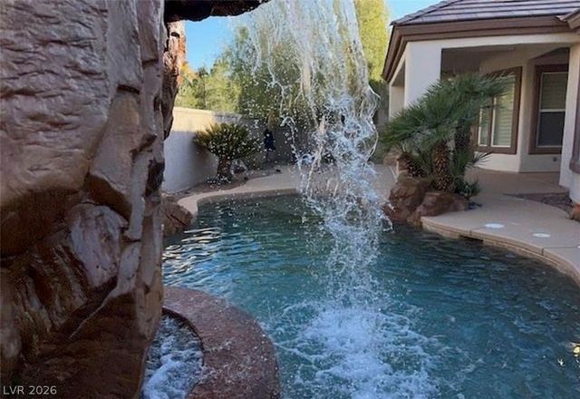 320 Onyx Crest Street, Las Vegas, NV 89145