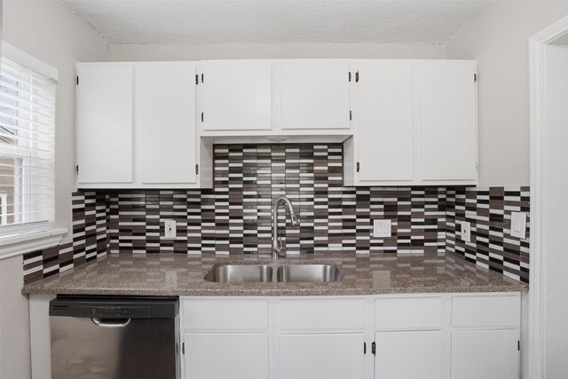 4867 Lawther Drive, River Oaks, TX 76114